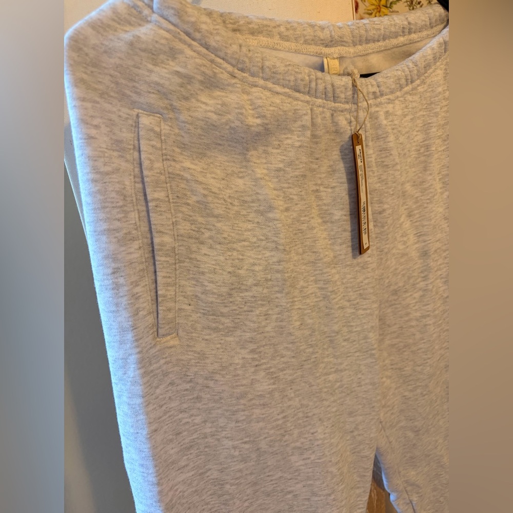 SKIMS Cotton Fleece Classic Jogger in Light Heather Grey; Size XS - Picture 8 of 8